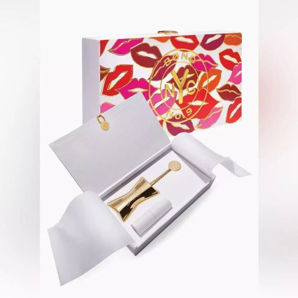 Bond No 9 New York NOLITA Refillable 2 Piece Lipstick Set Gold Case $130